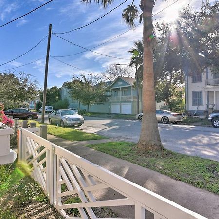 Bright Galveston Cottage Close To Beach And Strand Kültér fotó