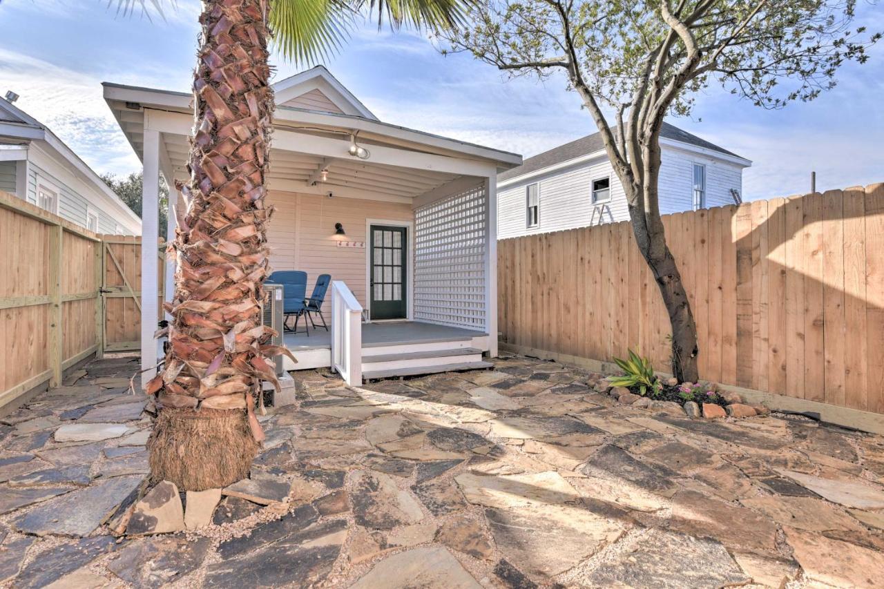Bright Galveston Cottage Close To Beach And Strand Kültér fotó